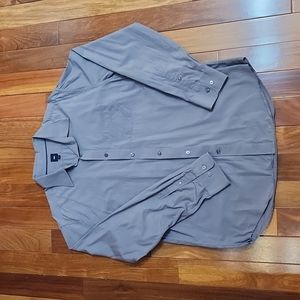 Men's gray Gap brand casual buttondown shirt.